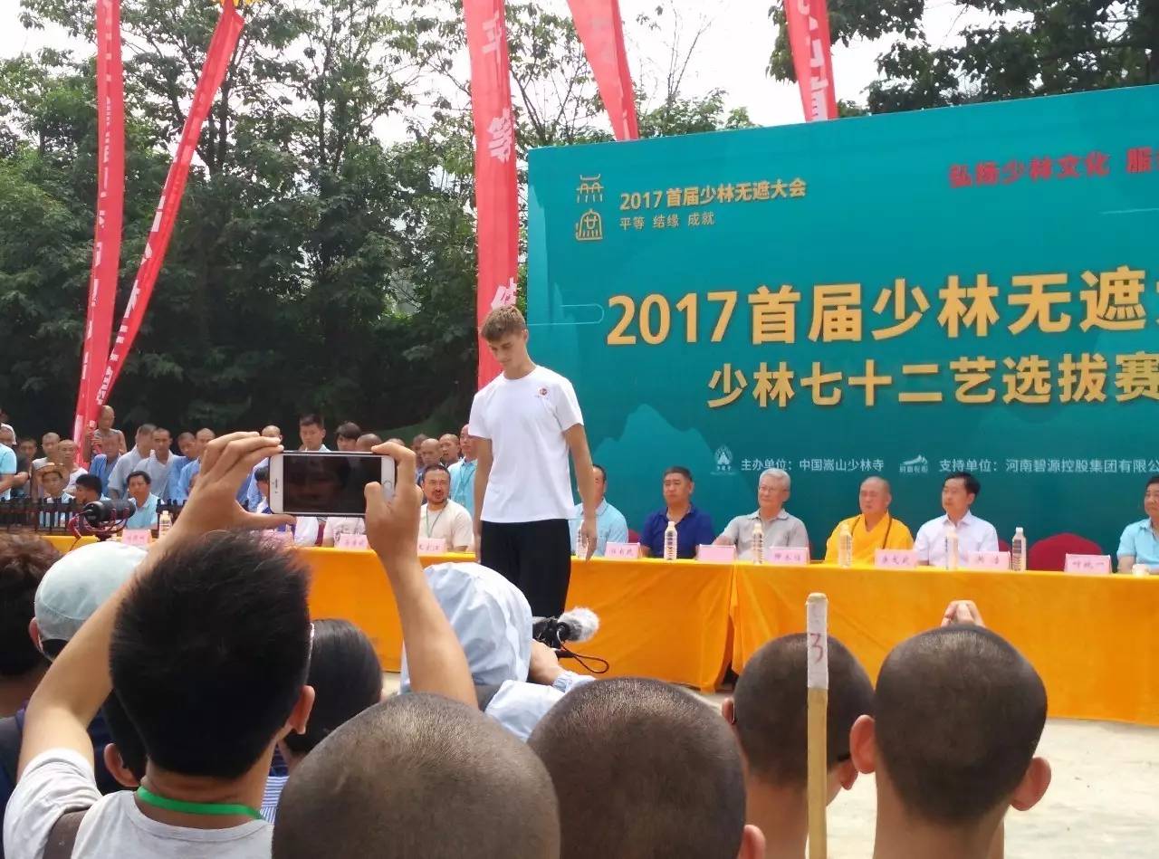 九游娱乐网址 -公开赛巅峰对决！塞外独角兽队险胜嵩山鲨队队，自行车赛场再起波澜；年轻人站出来了(王艺迪险胜19岁小将)