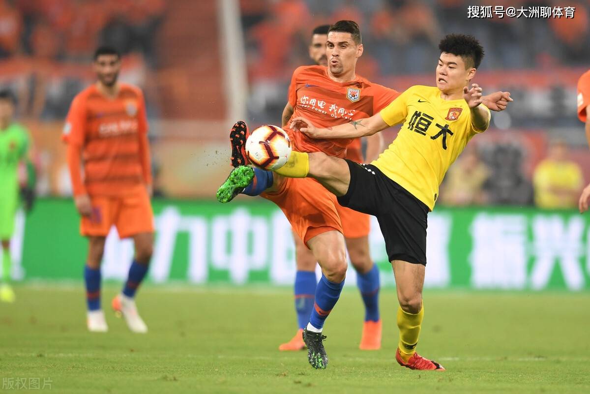 九游娱乐网址 -中超集结日走向成谜，瓦伦西亚临场应变，压力陡增，轮换策略成焦点的简单介绍